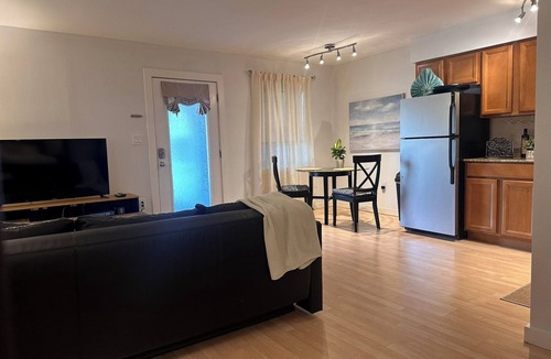 Oakford Park Apartment | 1BR Near Downtown & Airport