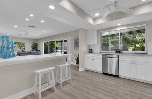 Old Naples House | 1st Ave Beach House - Olde Naples, Steps to White Sand Beach!