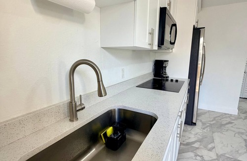 Lake Worth Apartment | 2/1 private, peaceful, lakeview studio