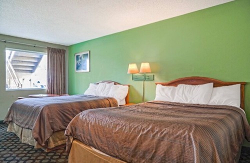 Ashburn Hotel | 2 Accommodations near Turner County Fairground | 2 Queen Beds | Free Parking