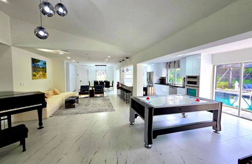Wellington House | 2 acre for Kids, Pets and Family. Wellington, Fl