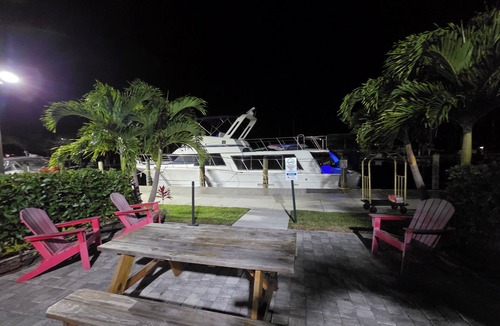 Trailer Estates Boat Rental | 2-bdrm/2-ba Relaxing Tiki Houseboat in Lush Tropical Hotel/Marina in Sarasota!