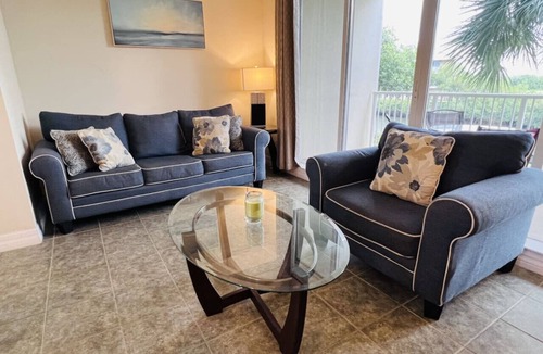 Ruskin Villa | 2 bdrm Waterfront Private Beach Resort! Sleeps 7! Walk to the beach and Restaurants.