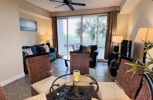 Ruskin Villa | 2 bdrm Waterfront Private Beach Resort! Sleeps 7! Walk to the beach and Restaurants.