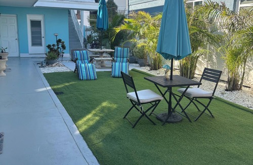 Island Estate House | 2-bed 2 bath bungalow on Island Estates in sunny Clearwater Beach
