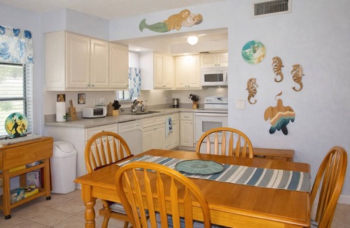 Longboat Key Condo | 2-bedroom, 1.5-bath townhome, Pool, Bay Access