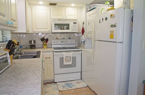 Longboat Key Condo | 2-bedroom, 1.5-bath townhome, Pool, Bay Access