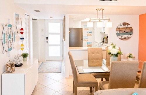 Longboat Key Condo | 2 Bedroom, 1 Bath, Beach and pools, Longboat Key