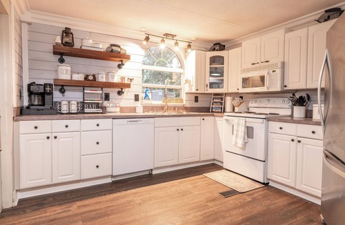 Hernando House | 2 Bedroom 2 Bath Quarry Lake Getaway