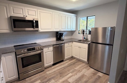 Bayshore Gardens Apartment | 2-bedroom/2bath apartment in delightful Bradenton with AC, Pool, fitness room
