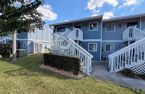 Bayshore Gardens Apartment | 2-bedroom/2bath apartment in delightful Bradenton with AC, Pool, fitness room