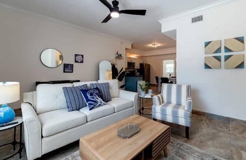 Crescent Beach Apartment | 2 Bedroom 816454 by Houzlet