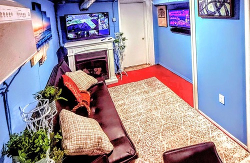 Forest Hill Bed & Breakfast | 2 BEDROOM APARTMENT 20 min-Newark Airport 15 min- Stadium Downtown Newark- Branch Brook park inn