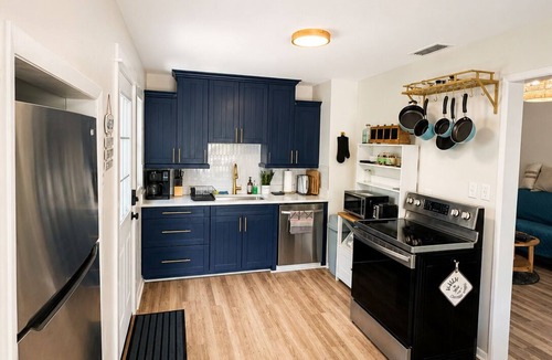 Bayview House | 2-bedroom bungalow in awesome Gulfport with cool AC