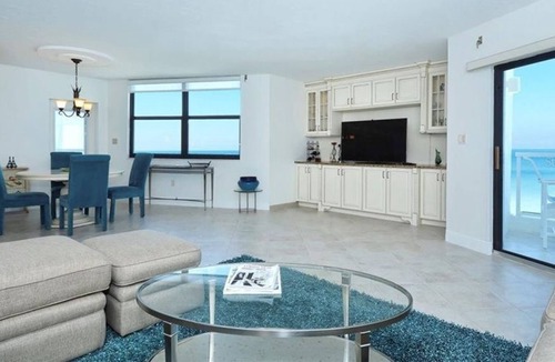 Longboat Key Condo | 2 Bedroom Condo 20816 by Houzlet