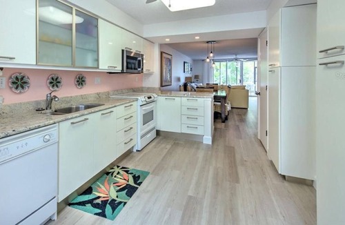 Longboat Key Condo | 2 Bedroom Condo 20870 by Houzlet