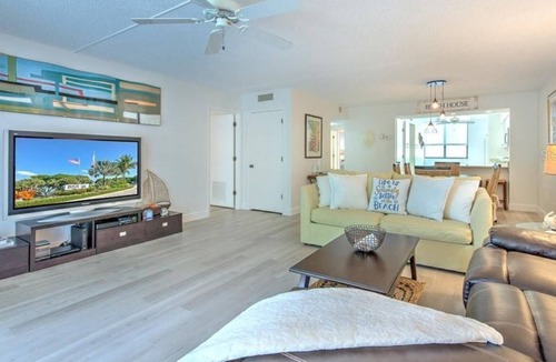 Longboat Key Condo | 2 Bedroom Condo 20870 by Houzlet