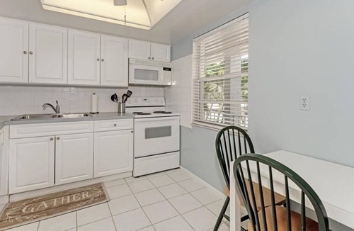 Longboat Key Condo | 2 Bedroom Condo 426788 by Houzlet
