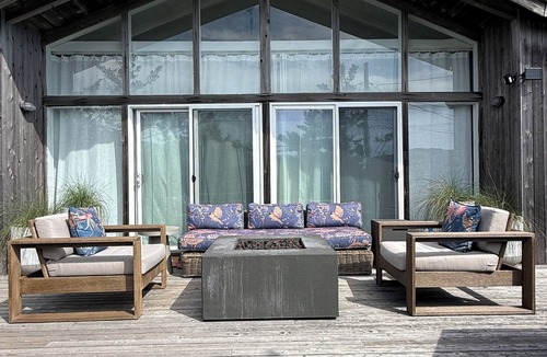 Fire Island Pines House | 2-bedroom designer bungalow with Hot Tub, 1GB FiOS, AC, steps from the beach
