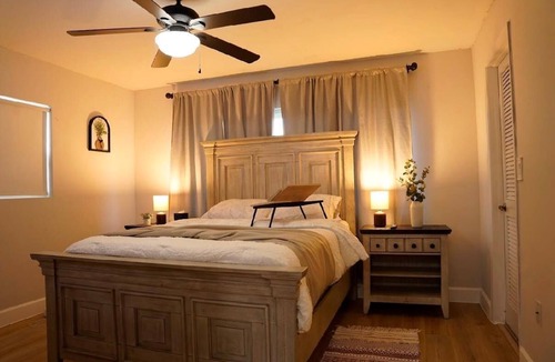 Carrollwood House | 2-bedroom farmhouse in peaceful Tampa with cool AC breeze