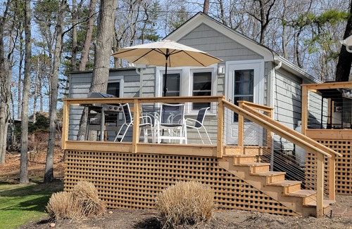 Hampton Bays House | 2 Bedroom Hamptons Waterfront Cottage Rental