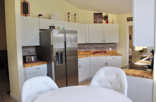 Candler House | 2-bedroom house in tranquil Ocala with cool AC breeze