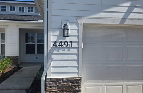 Sunbeam House | 2-bedroom house in peaceful Jacksonville with AC 55 and older gated community