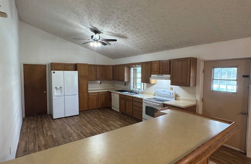 Gulf Coast Acres House | 2-bedroom house with BIG YARD in Hudson