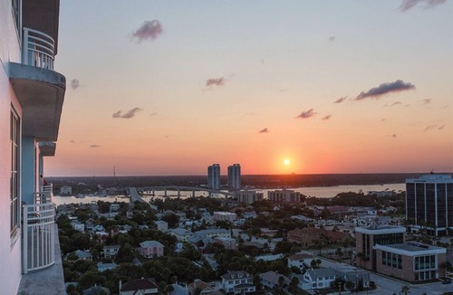 Seabreeze Historic District Condo | 2 Bedroom Lockoff Suite on Daytona Beach! 2 Living Areas, 2 Kitchens!
