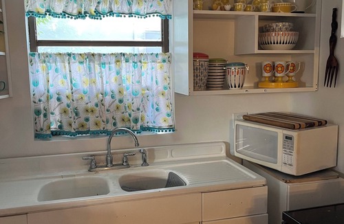 New Port Richey House | 2-bedroom MCM bungalow in beautiful historic New Port Richey with AC