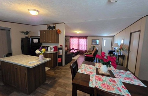 Homosassa House | 2-bedroom mobile home a minute off the Suncoast Parkway. Comfy and cozy!