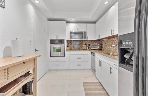 Hollywood South Central Beach Condo | 2 Bedroom on the 8th flor Sian condo