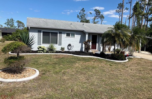 Port Charlotte House | 2 bedroom pool house Port Charlotte. Close to shopping.