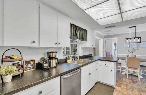 Sarasota Springs House | 2 Blocks from Legacy Trail + Pool + Pool Table
