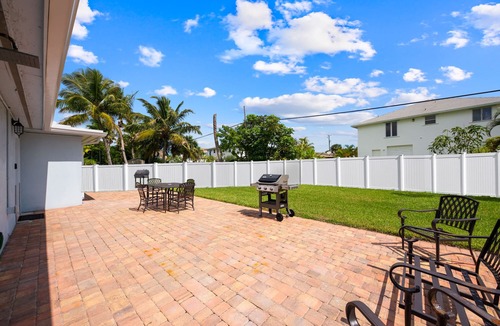 Fort Pierce House | 2 Blocks to Beach Remodeled 3/2 Home Pets Welcome!