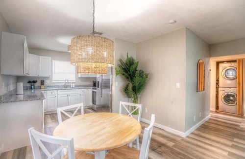 East Central Boulevard House | 2 BR Coastal Home Near Beach!