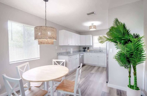 East Central Boulevard House | 2 BR Coastal Home Near Beach!