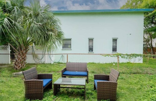 East Central Boulevard House | 2 BR Coastal Home Near Beach!