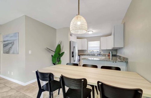 Lantana House | 2 BR Home Close to The Beach!