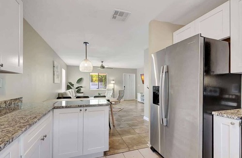 Lantana House | 2 BR Home Close to The Beach!