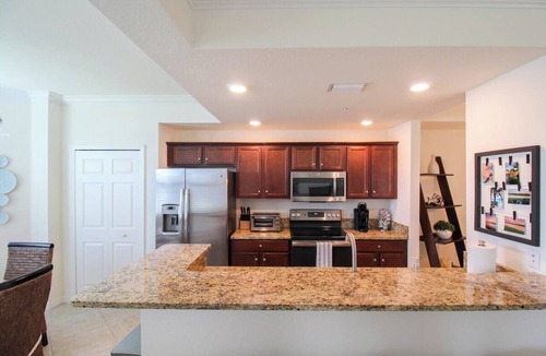 Lakewood Ranch Condo | 2 BR lakefront condo In Lakewood National - Overlooking the golf course - Array of Sunshine