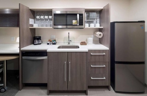 Port Canaveral Hotel | 2 Breezy 2 Queen Studios w/BBQ & Breakfast | Near Port Canaveral