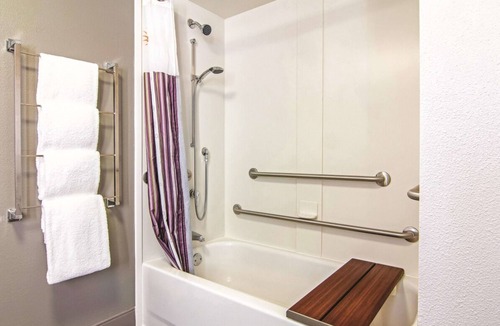 Orlando Hotel | 2 Double Beds Mobility Accessible Rm at La Quinta Inn by Wyndham Orlando UCF