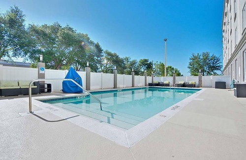 Orlando Hotel | 2 Family-Friendly Units w/Free Breakfast | Pool Access & Easy Park Access