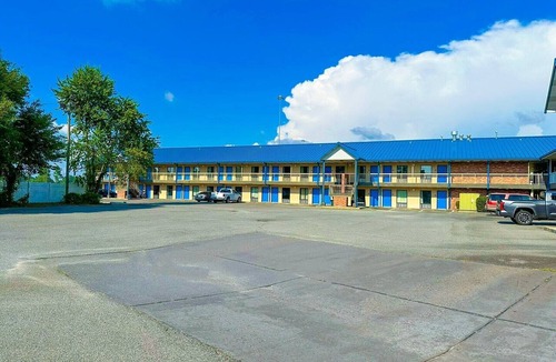 Hahira Apartment | 2 Full Beds Non-Smoking