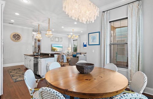 Villages of Crystal Beach House | 2 King👑Master Suites~Crystal Beach~Lagoon Pool~Beach Trolley~4BR Sugar Shack