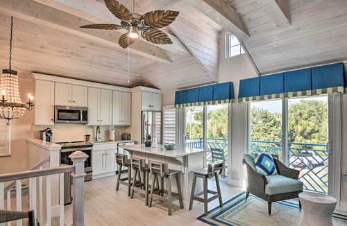 New Smyrna Beach Villa | 2-Level Villa w/ Balcony, Walk to Beach!