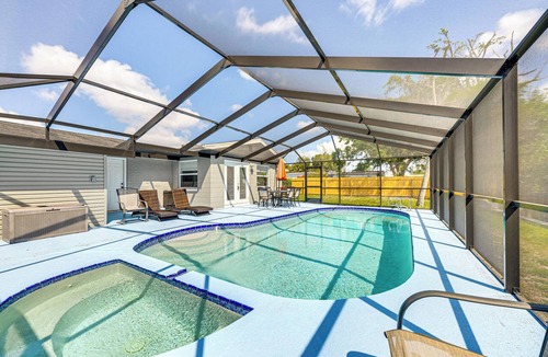 Ruskin House | < 2 Mi to Beach & Marina: Bright Ruskin Retreat!