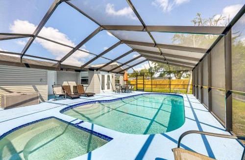 Ruskin House | < 2 Mi to Beach & Marina: Bright Ruskin Retreat!