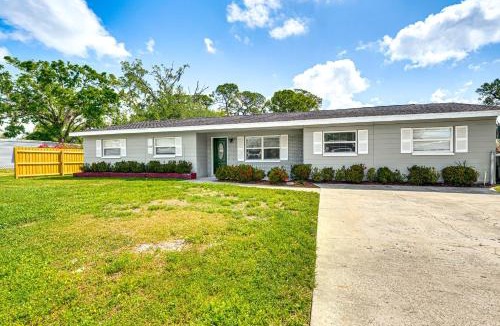 Ruskin House | < 2 Mi to Beach & Marina: Bright Ruskin Retreat!